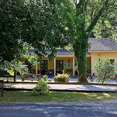 In France With Private Garden & Bbq, Cleaning Included ヴィラ